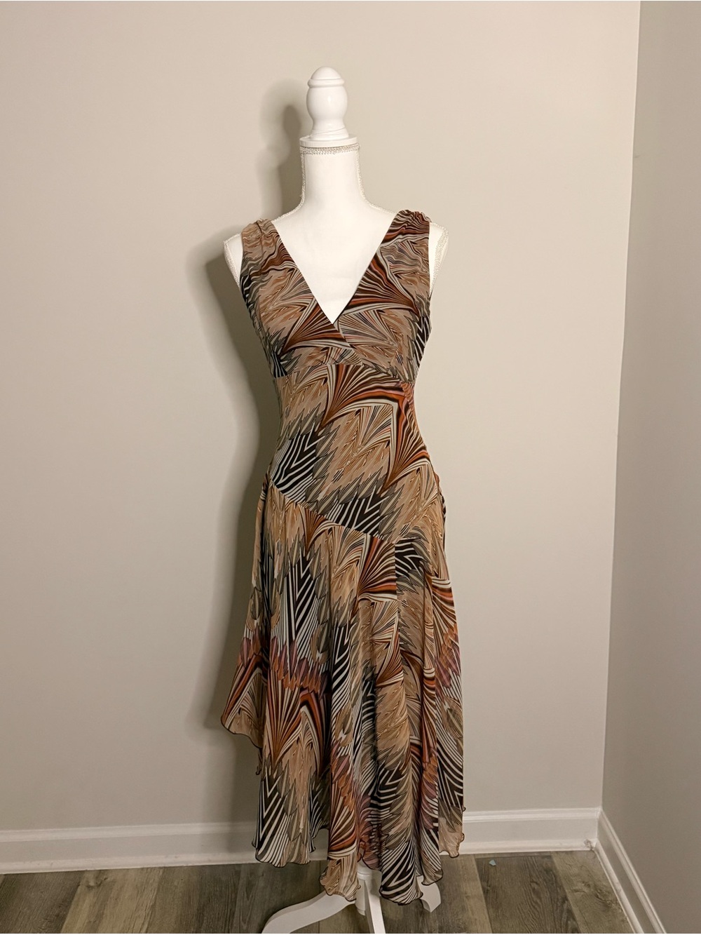 Sleeveless V-Neck Abstract Print Midi Dress in Brown